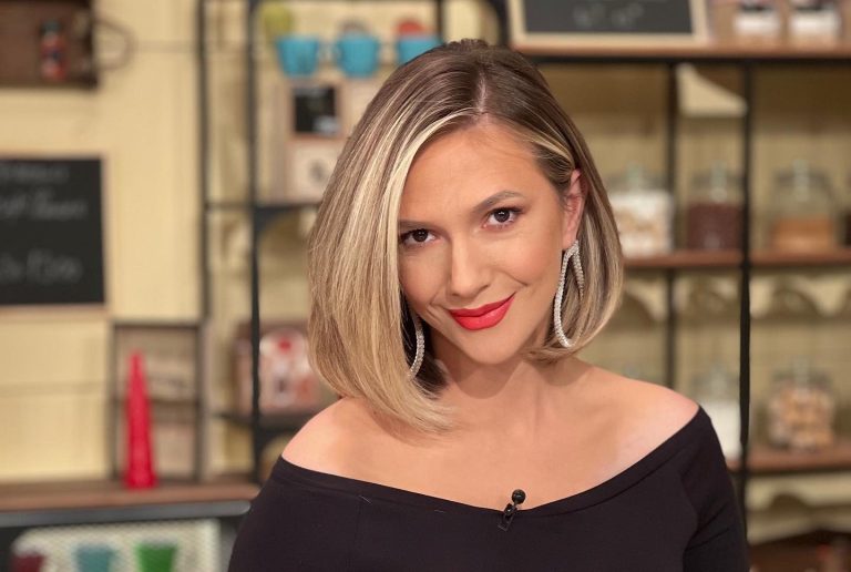 Adela Popescu nu se mai întoarce la Vorbește Lumea? Vedeta face mărturisiri surprinzătoare: „Aștept noi provocări”