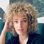 Cum își îngrijește Alexia Țalavutis părul creț