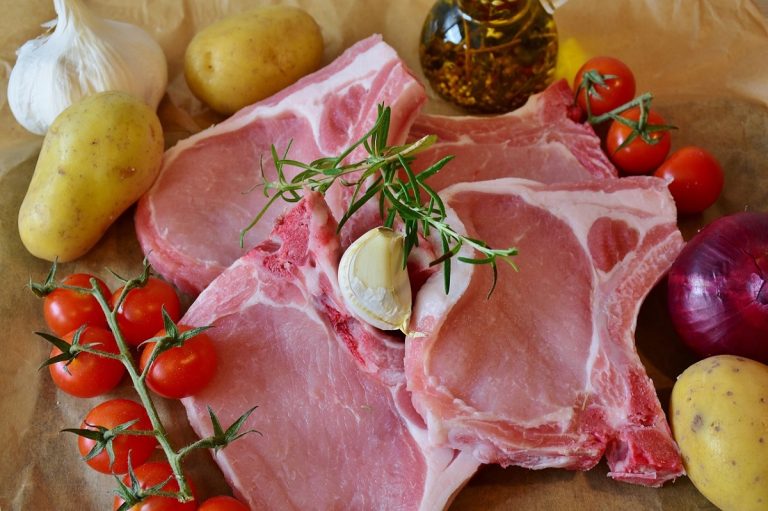 Ingredientele care nu trebuie să lipsească atunci când marinezi carnea de porc. Așa friptura va avea un gust irezistibil