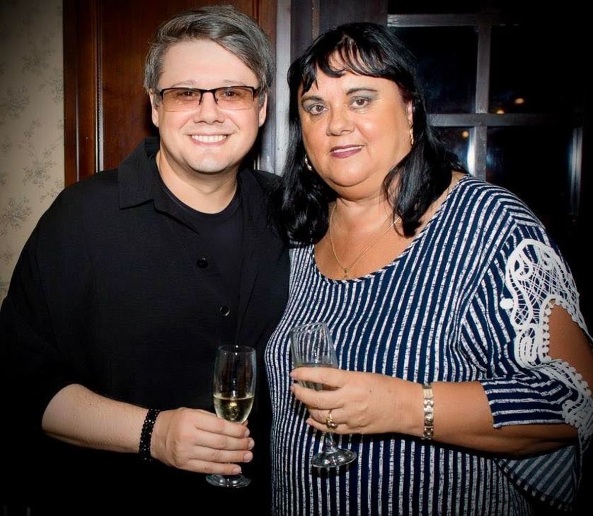 Fuego împreună cu mama lui