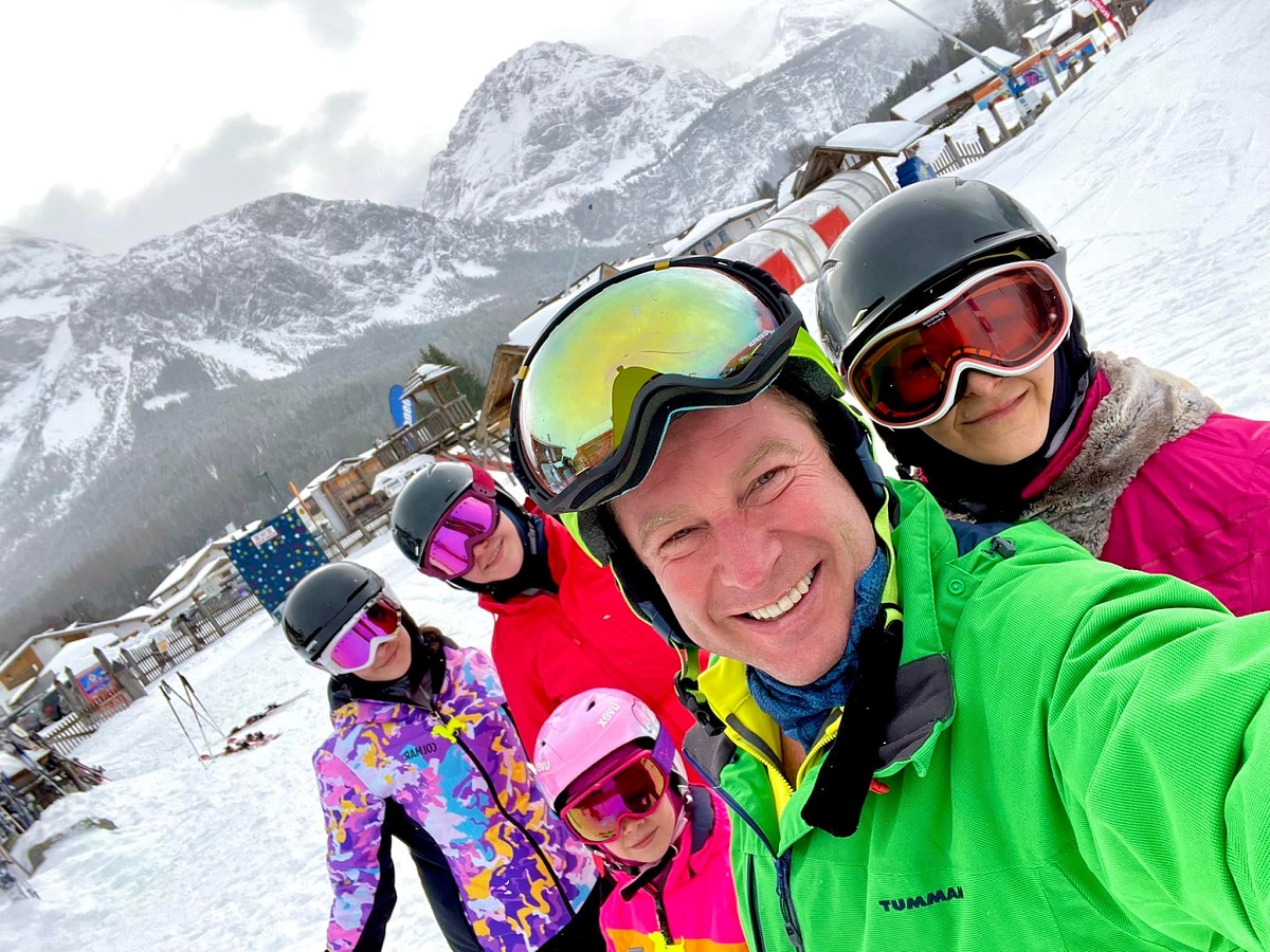 Pavel Bartoș a primit undă verde să lipsească de acasă în următoarea perioadă