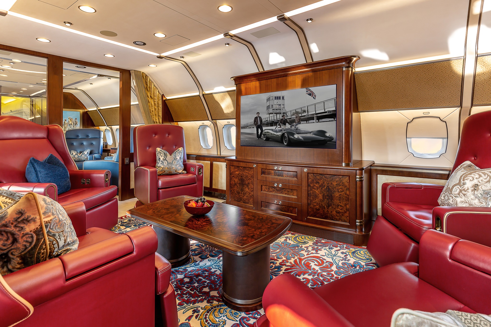 Imagini din interiorul avionului cu care președintele Iohannis a zburat în Asia