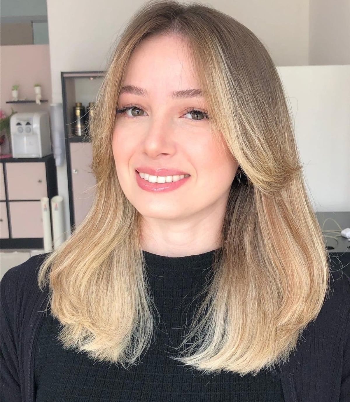 5 coafuri simple și elegante pe care ți le poți face rapid acasă