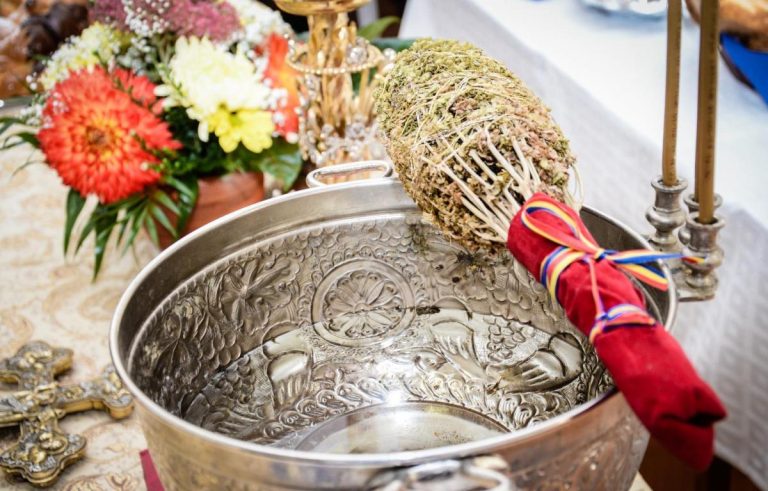 Când este bine să faci sfeștania la casă. Ce trebuie să pregătești pentru sfințirea casei