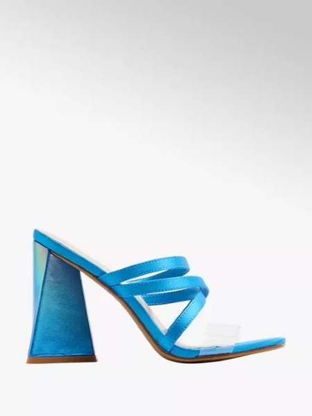 Ce culori se poartă în primăvara 2023