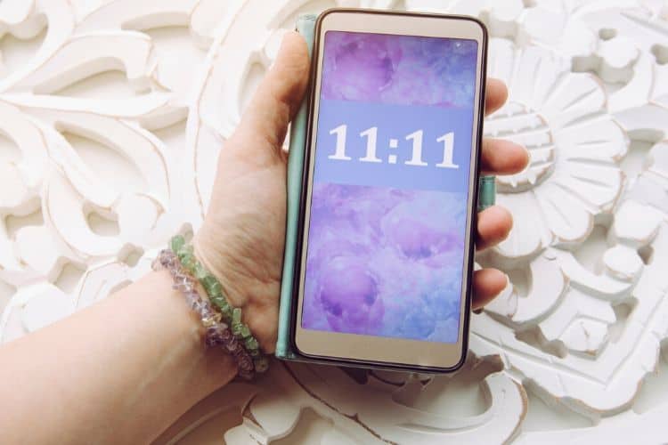 Ce înseamnă dacă te uiți la ceas la 11 11 2