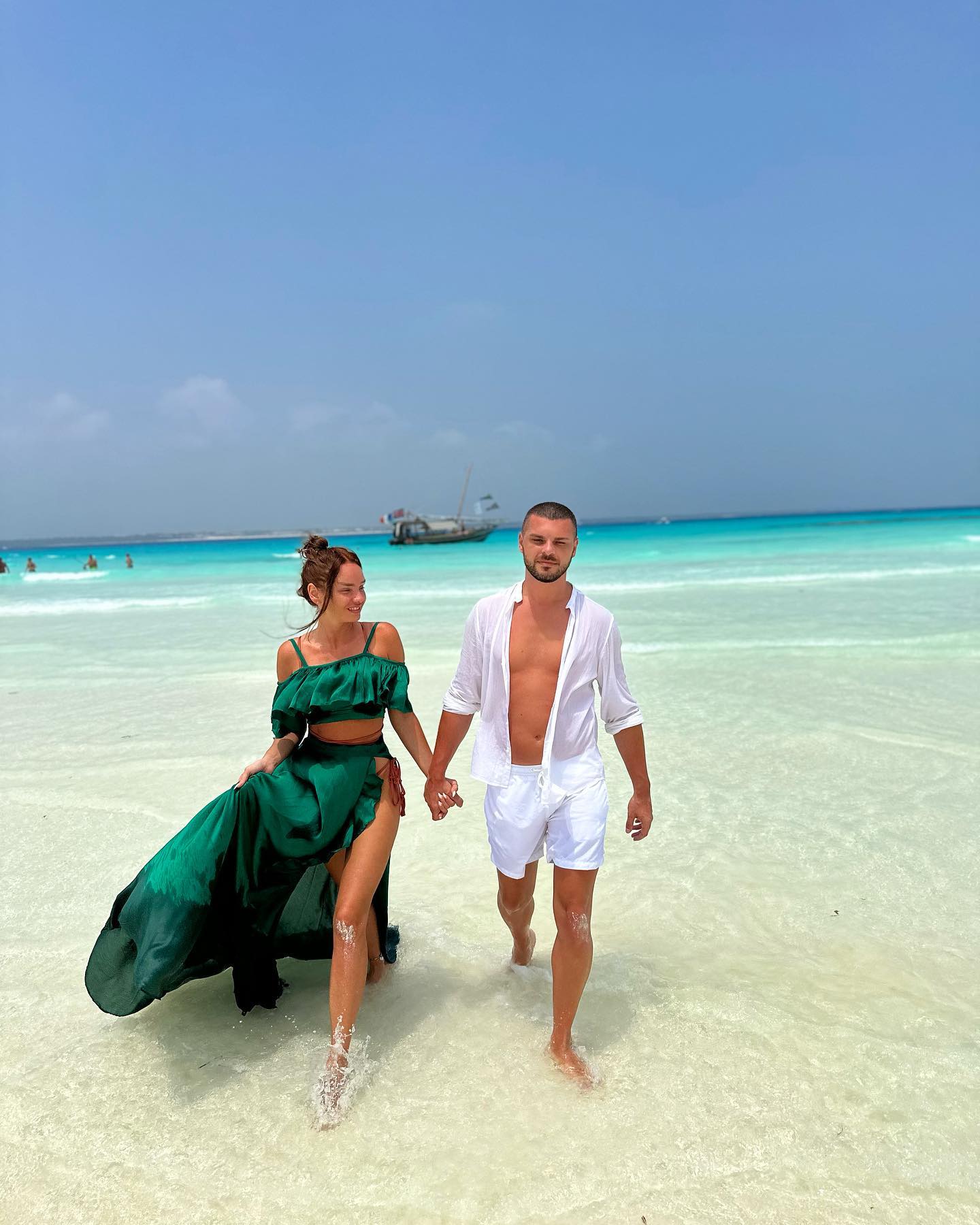 Cum arată invitația de nuntă a Mariei Constantin