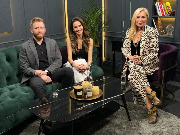 Ego Life, ediția a 52-a. Dana Săvuică și invitații săi, Oana Nicolau, psihoterapeut în relații, și Matei Iordache, medic specialist în chirurgie plastică, discută despre când ar trebui să apelăm la intervențiile estetice VIDEO EXCLUSIV