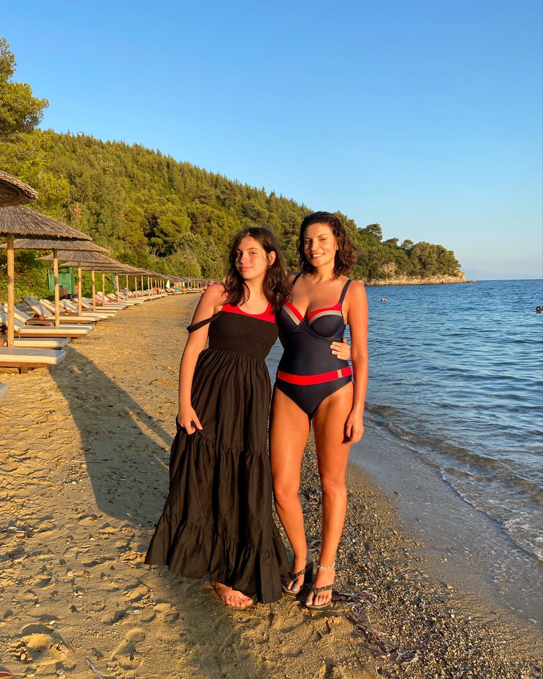 Ce nu o lasă Ioana Ginghină pe fiica ei, Ruxandra, să facă: “Cu tatuajul sunt mai de acord, deși i-am zis că îl face pe banii ei” VIDEO EXCLUSIV