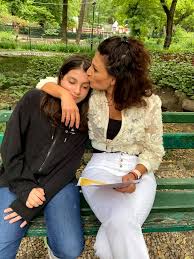 Ce nu o lasă Ioana Ginghină pe fiica ei, Ruxandra, să facă: “Cu tatuajul sunt mai de acord, deși i-am zis că îl face pe banii ei” VIDEO EXCLUSIV