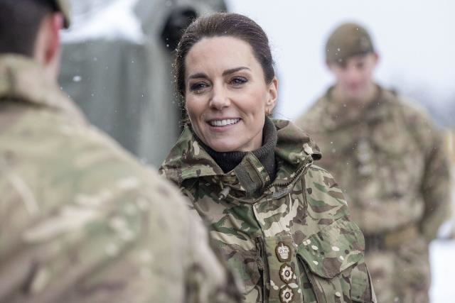 Kate Middleton, în ținută militară