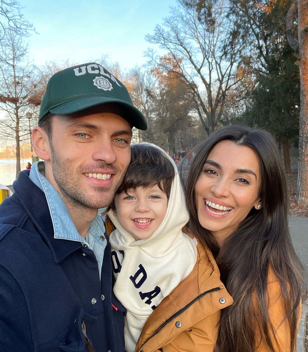 Ce spune Silviu Țolu, logodnicul prezentatoarei Lili Sandu, despre mărirea familiei. “Cred că mi-ar mai plăcea un copil” VIDEO EXCLUSIV