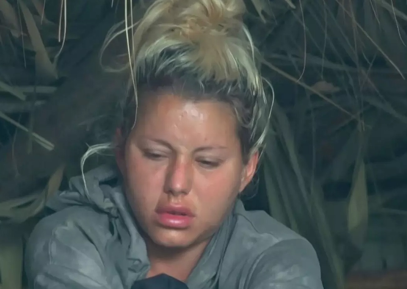 De ce s-a umflat Carmen Grebenișan la față