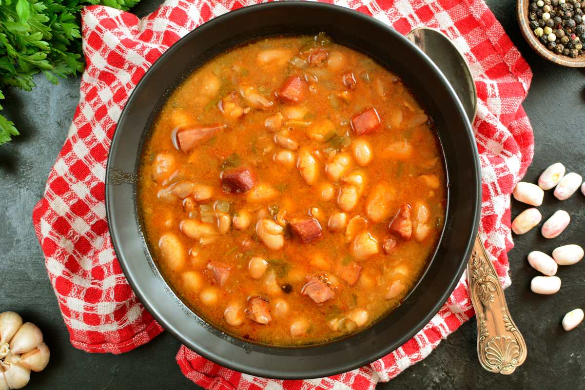 în câte ape fierbe fasolea