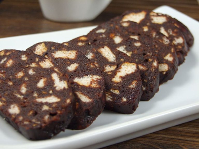 Salam de biscuiți de post. Ingredientul cu care poți să înlocuiești untul sau margarina. Rețeta delicioasă pe care trebuie să o încerci