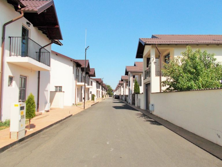 Ce lățime trebuie să aibă drumul dintre case. Regula este deoseori încălcată