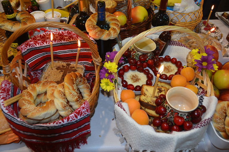 Ce este bine să dai de pomană de Florii. Alimentele care se împart în această sărbătoare sfântă