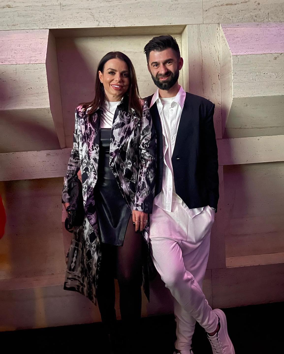 Ce țin Jojo și Paul Ipate, în dormitor, deasupra patului