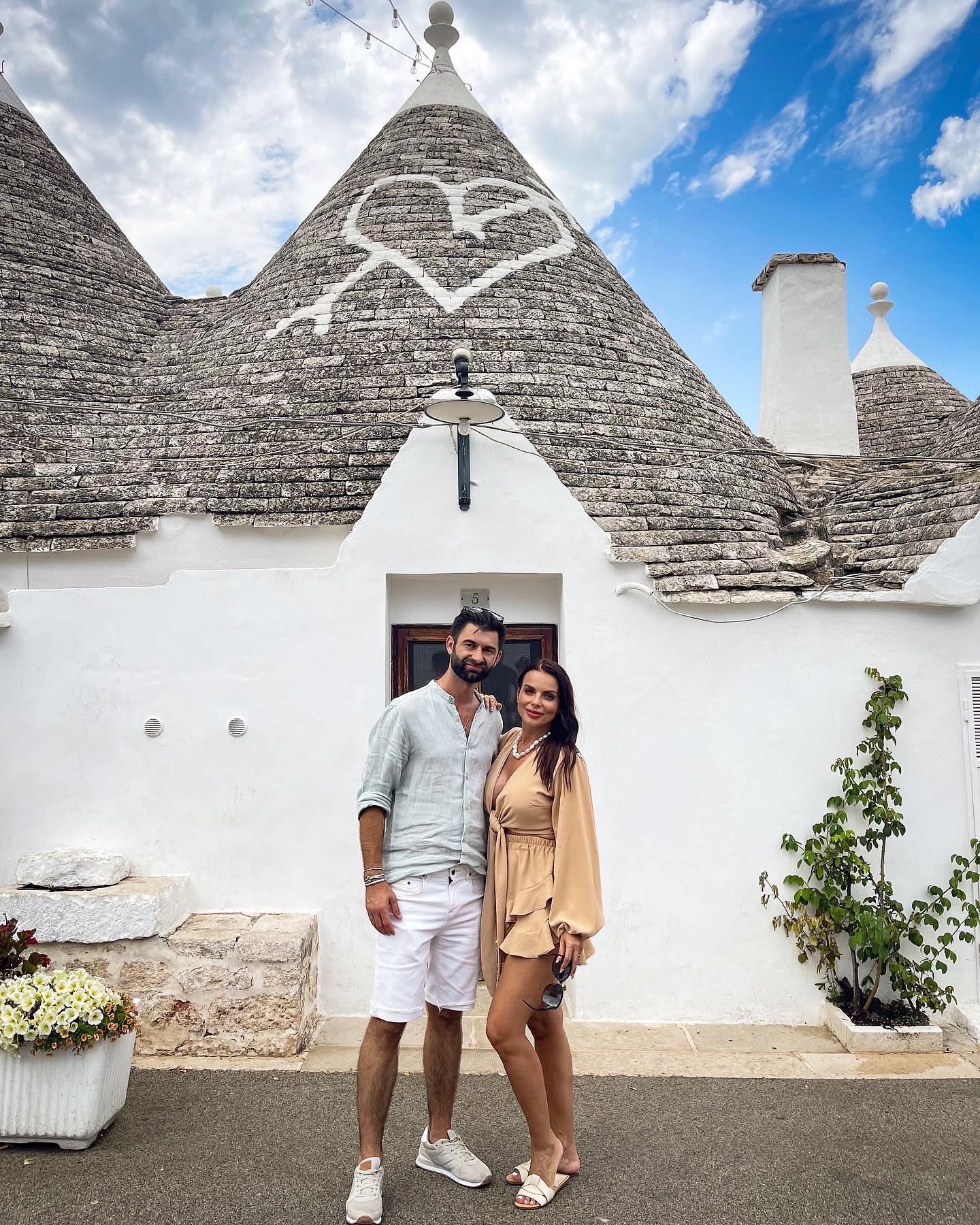 Ce țin Jojo și Paul Ipate, în dormitor, deasupra patului