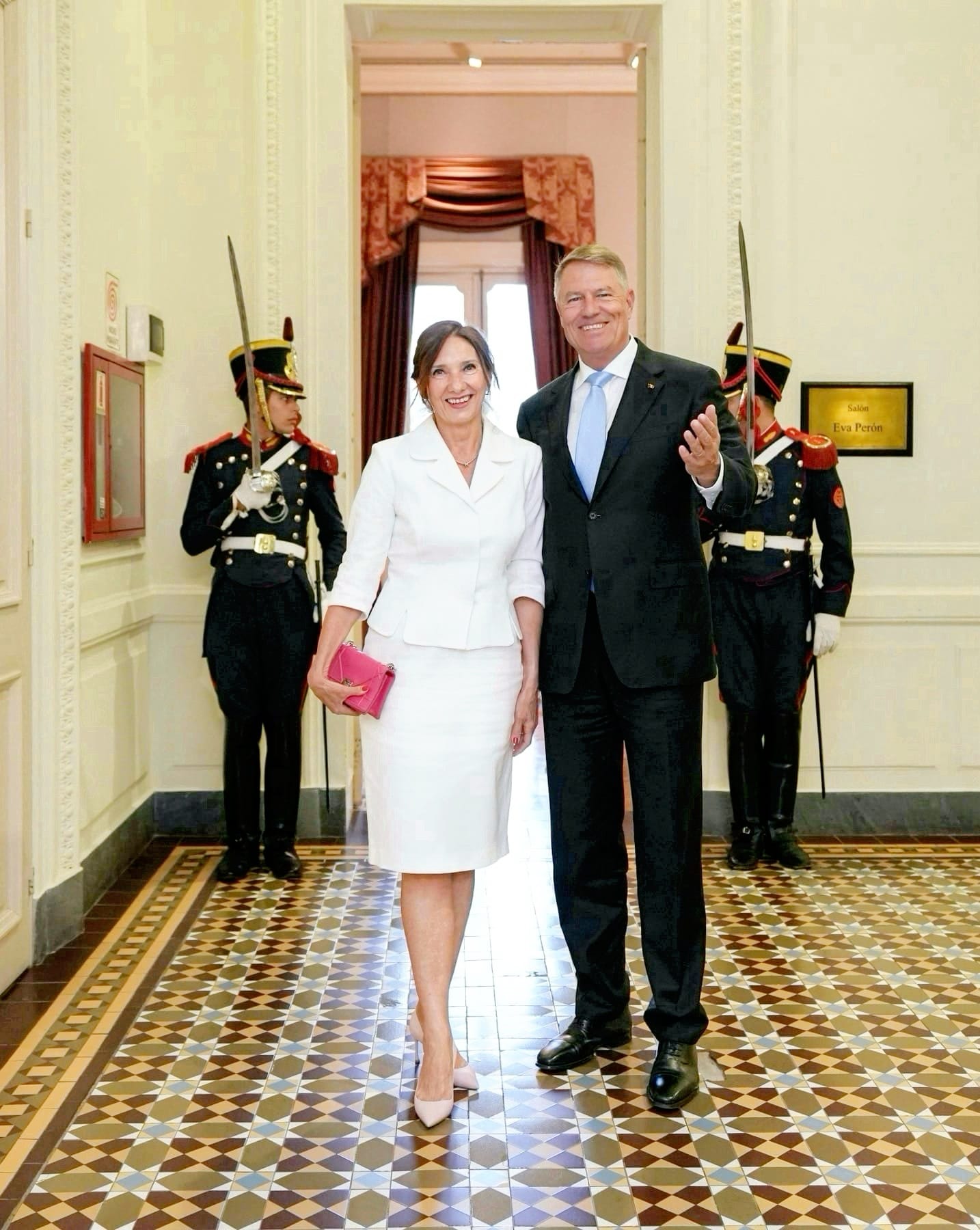 Ce ținută elegantă a purtat Carmen Iohannis la vizita oficială din Argentina. Imaginile fac furori