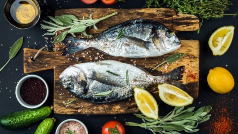 Cel mai bun pește la grătar. Secretul pentru a ieși fraged și suculent la interior