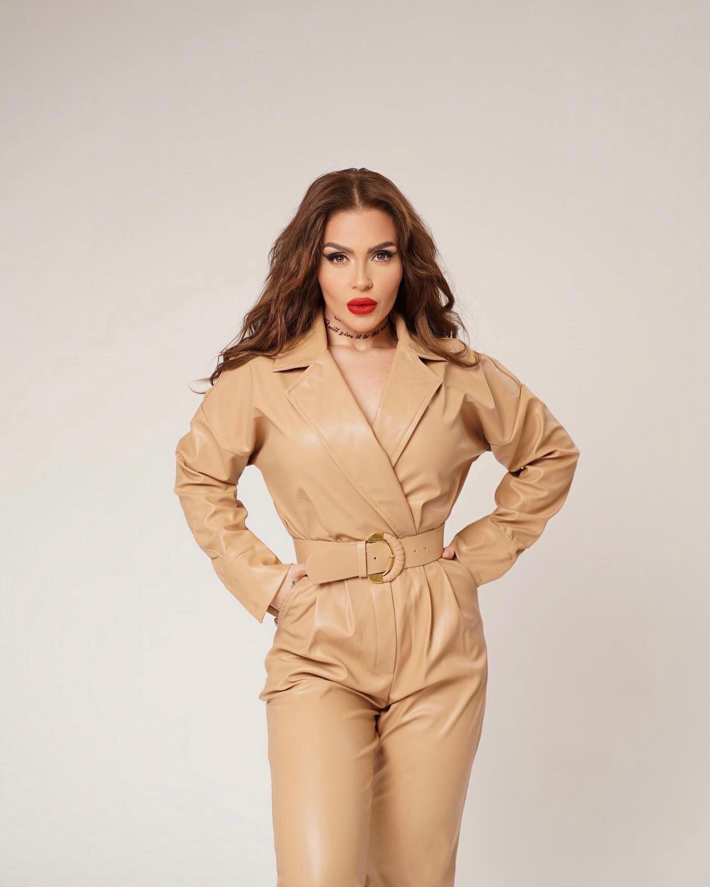 Cum a ajuns să arate Oana Radu