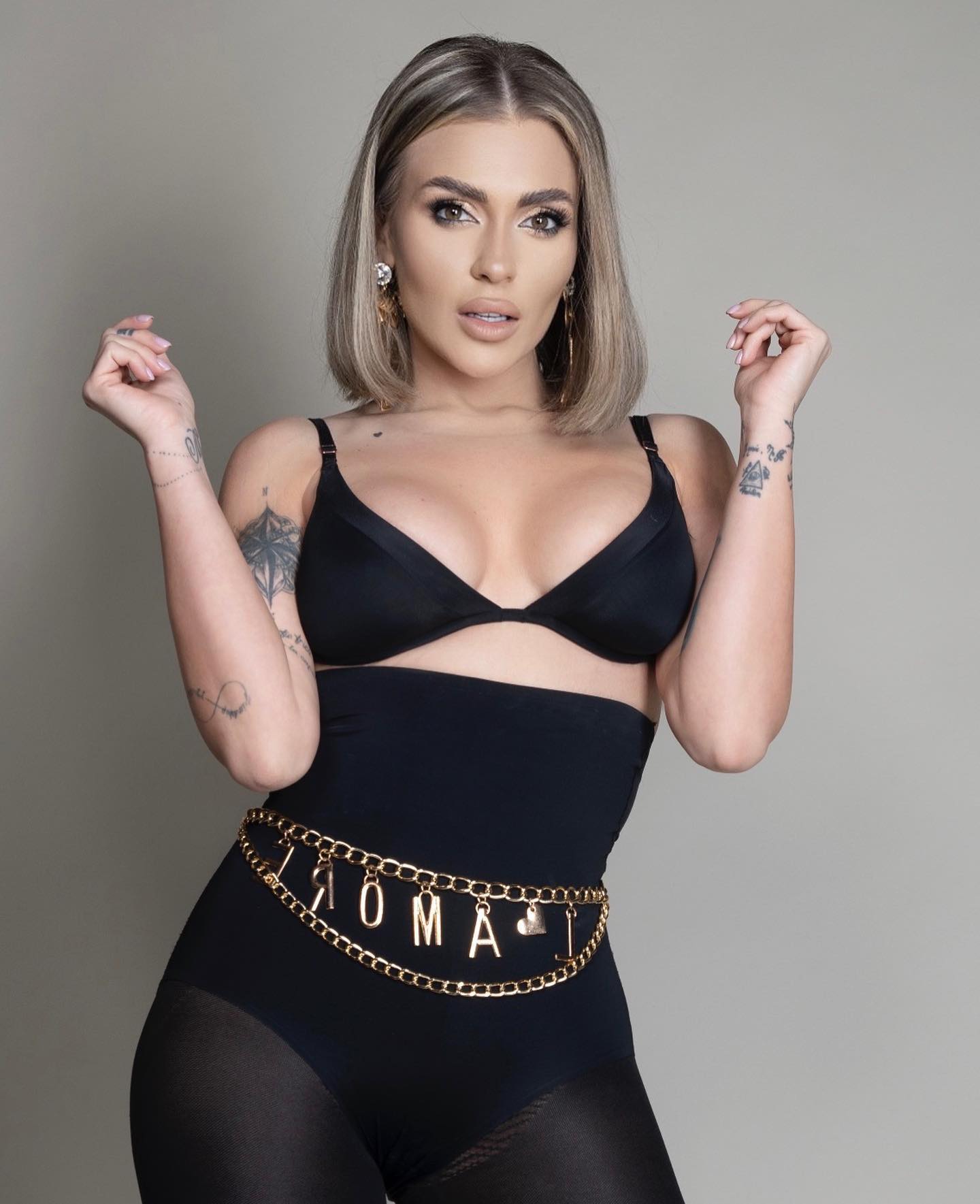 Cum a ajuns să arate Oana Radu