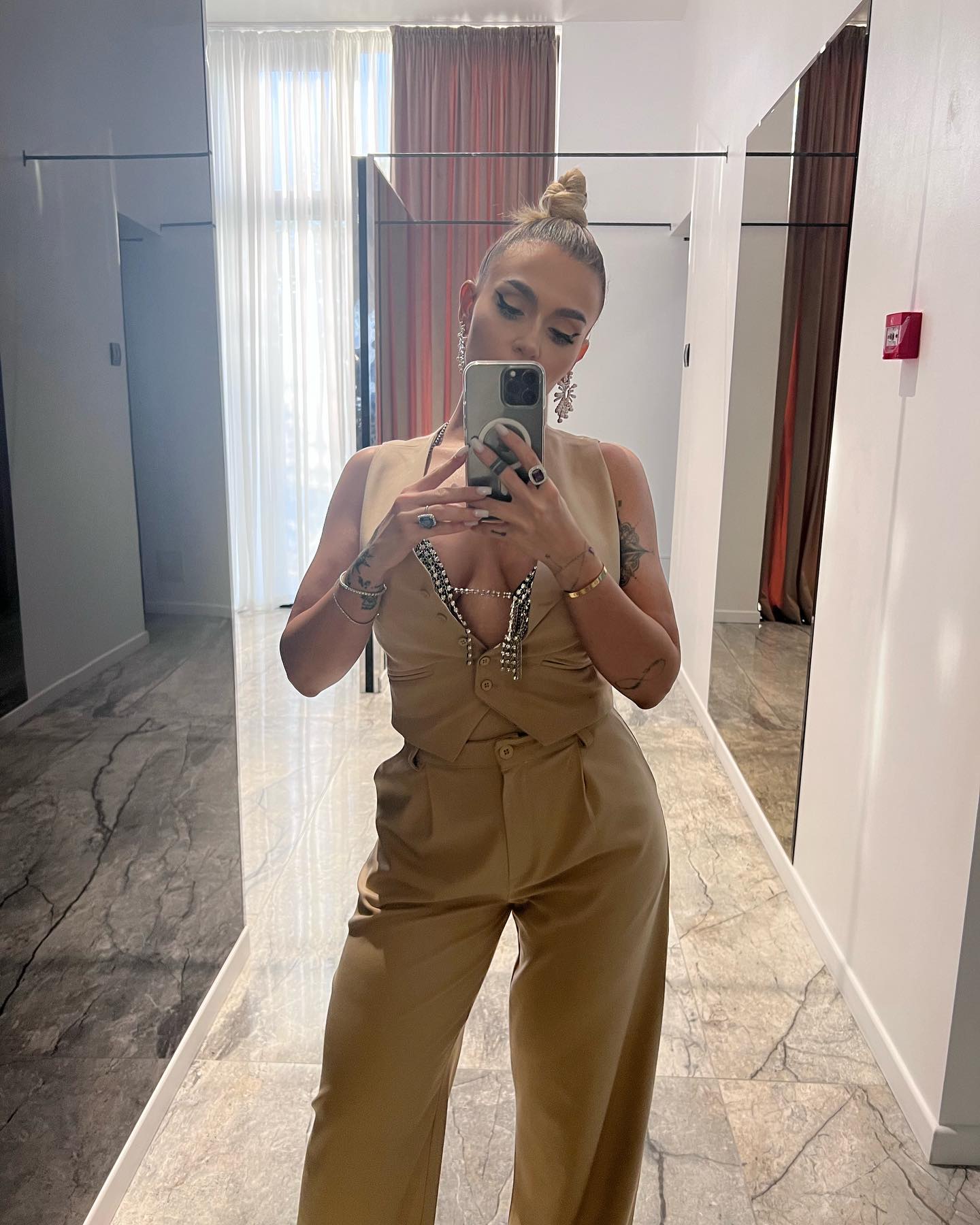 Cum a ajuns să arate Oana Radu