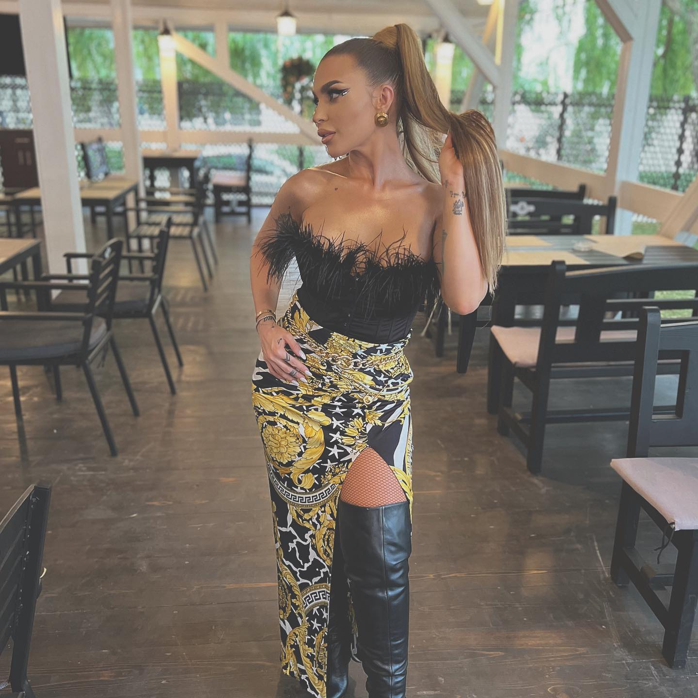 Cum a ajuns să arate Oana Radu