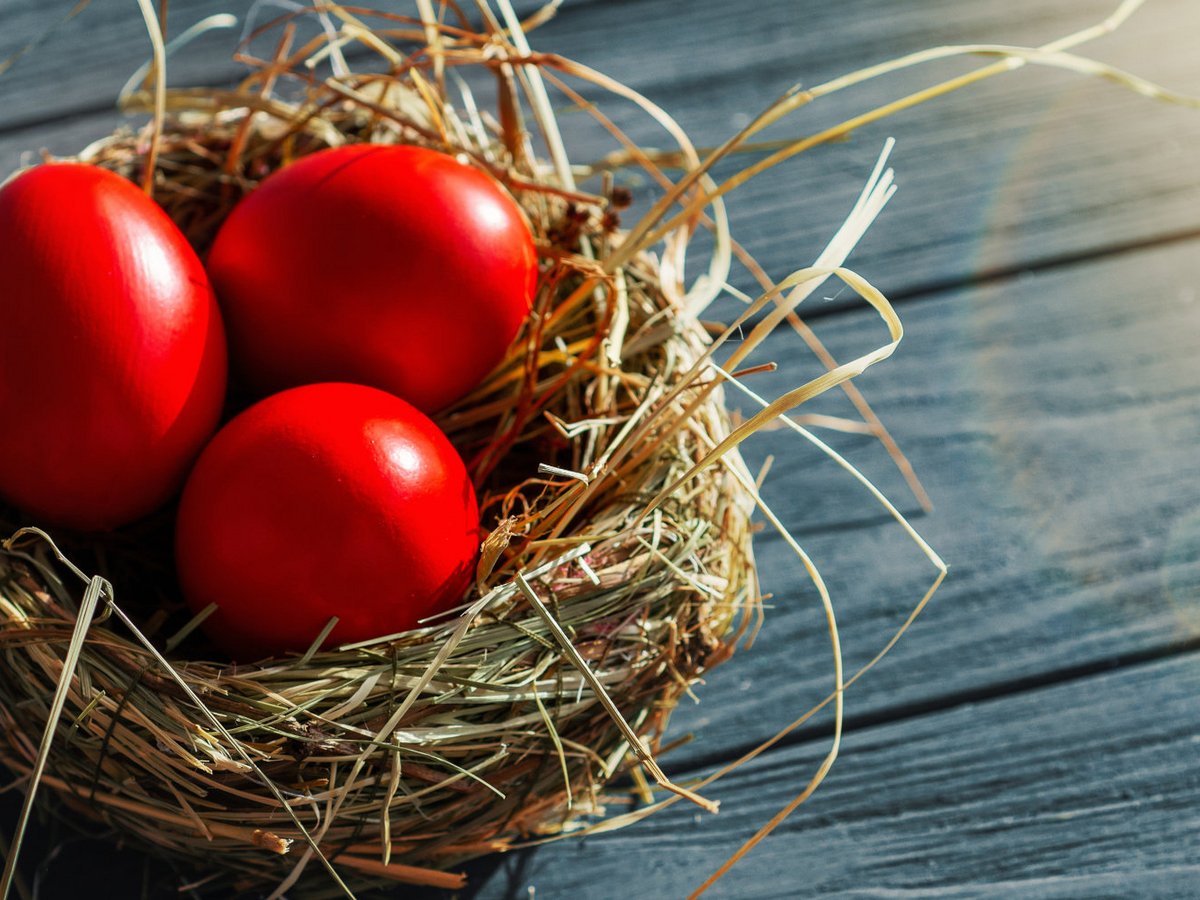 În cât timp poți consuma de fapt ouăle roșii de la Paște. Mulți fac