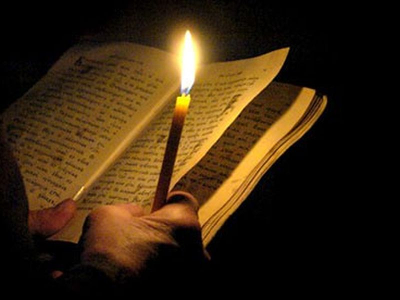 De ce se înconjoară biserica în Noaptea de Înviere