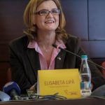 De ce nu aruncă Elisabeta Lipă cutiile de carton și pungile din casă