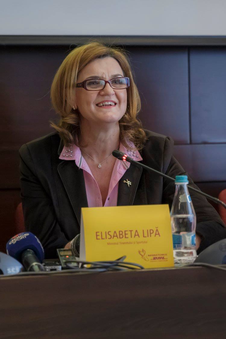 De ce nu aruncă Elisabeta Lipă cutiile de carton și pungile din casă