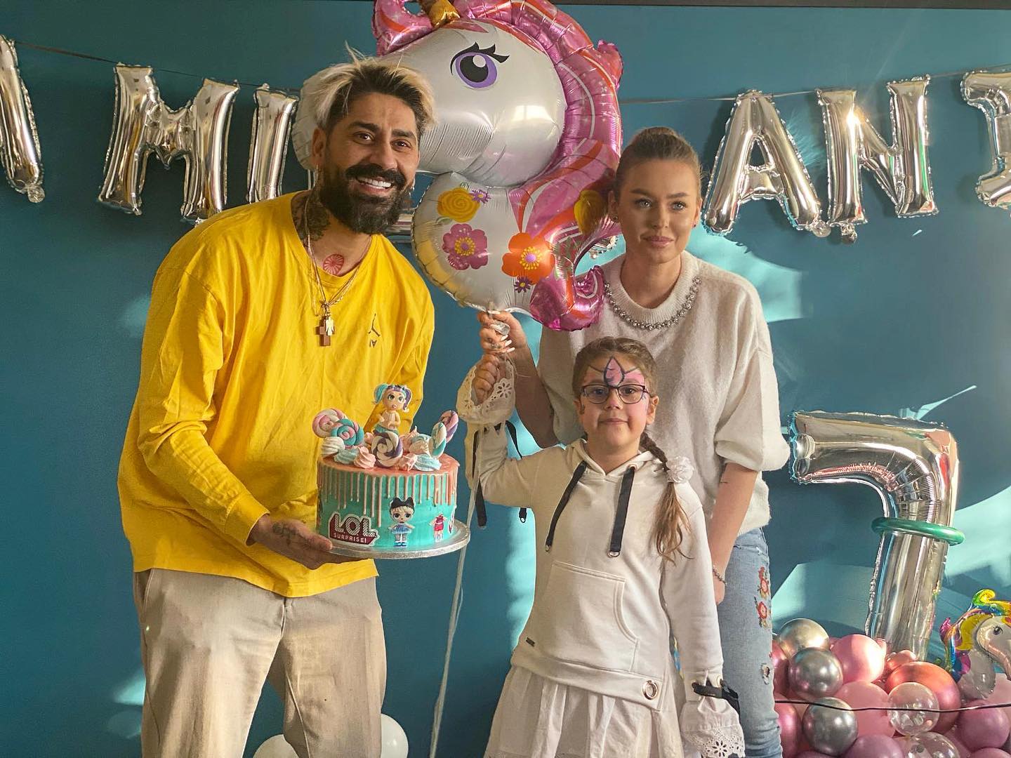 Misha experimentează preadolescența alături de fiica ei și a lui Connect-R