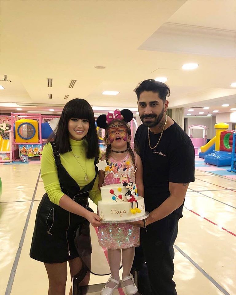 Misha experimentează preadolescența alături de fiica ei și a lui Connect-R