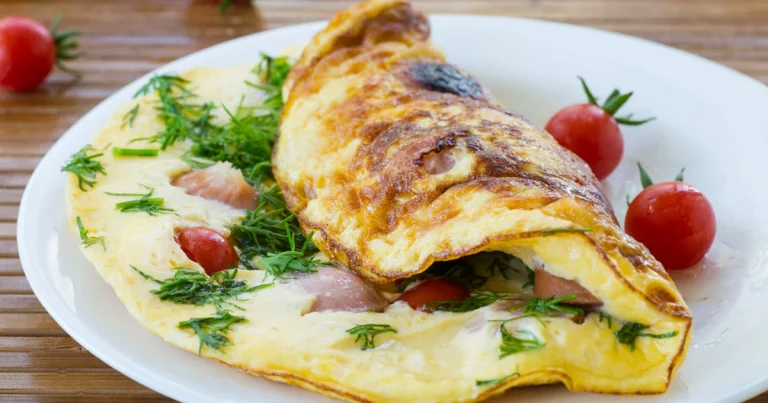 Trucul pentru cea mai pufoasă omletă. Ce trebuie să faci de fapt cu ouăle, înainte de a le pune în tigaie