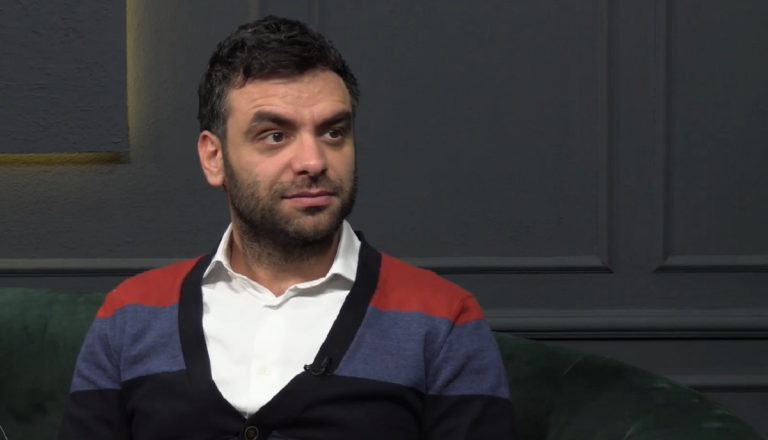 Cum ești convins să cumperi orice de fiecare dată când intri în magazin. Andrei Dunuță, public speaking trainer: „Oamenilor nu le place să li se vândă, dar le place să cumpere” VIDEO EXCLUSIV