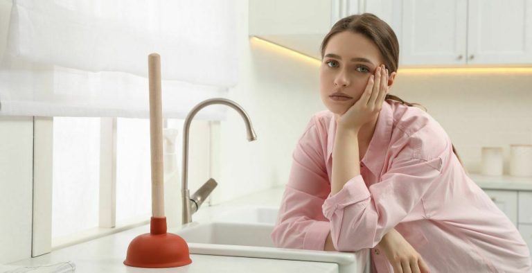 Cu ce să desfunzi chiuveta la bucătărie. Ingredientul banal de mare ajutor