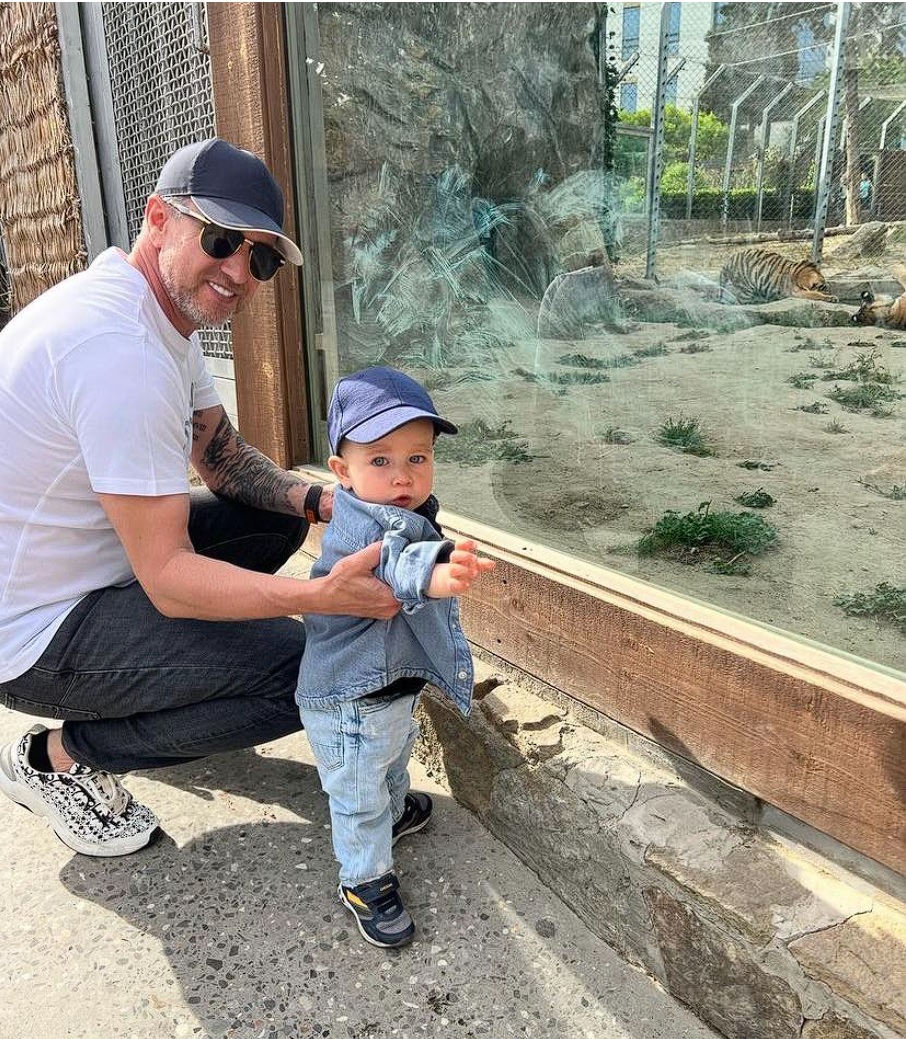 Cu ce si-a acoperit Laurentiu Reghecampf tatuajul cu numele Anamariei Prodan. Ce apare acum pe bratul antrenorului