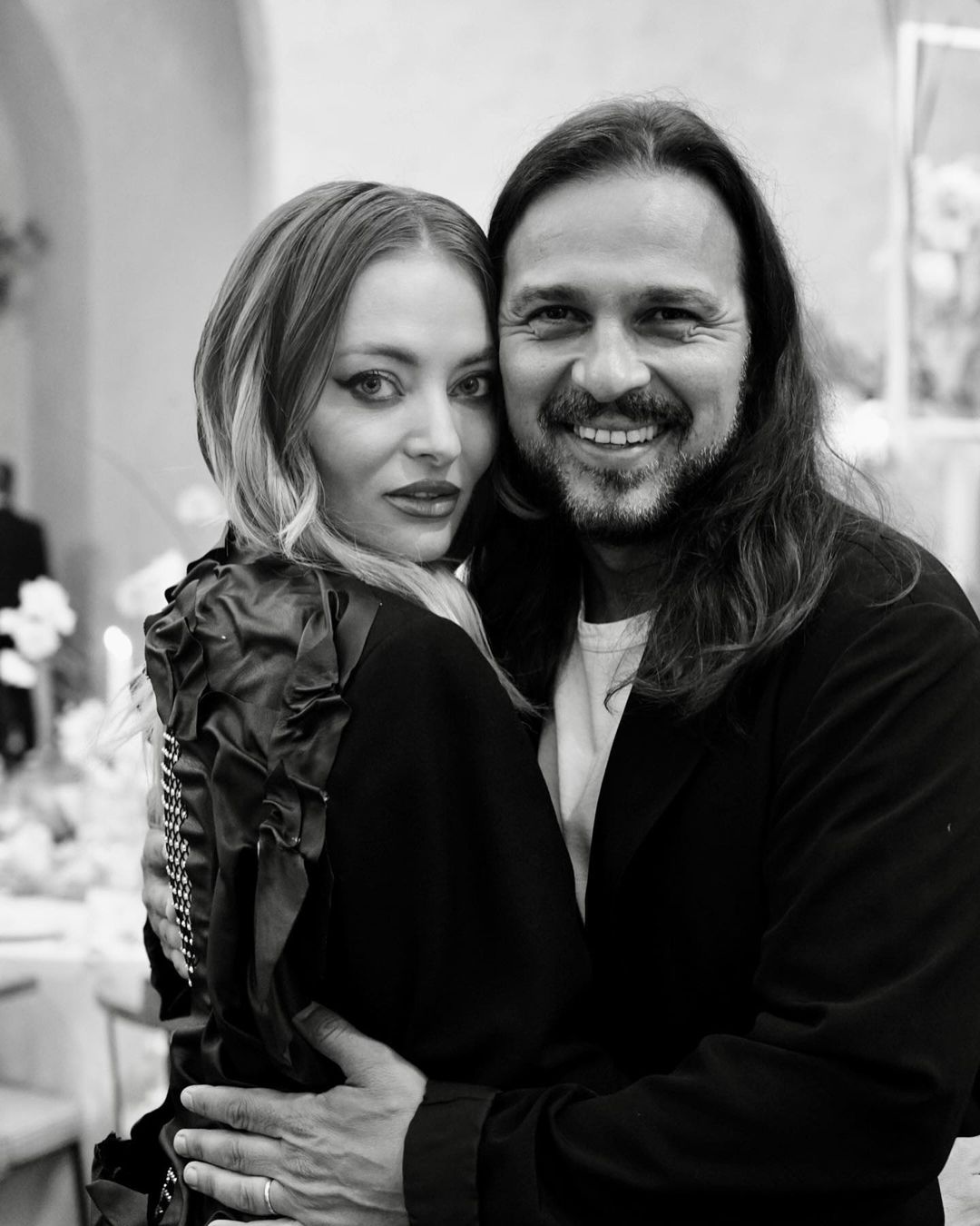 Cea mai extravagantă apariție de la nunta lui Smiley și a Ginei! Adela Popescu, în rochie transparentă. Ce au purtat Andreea Esca, Adelina Pestrițu și Sore