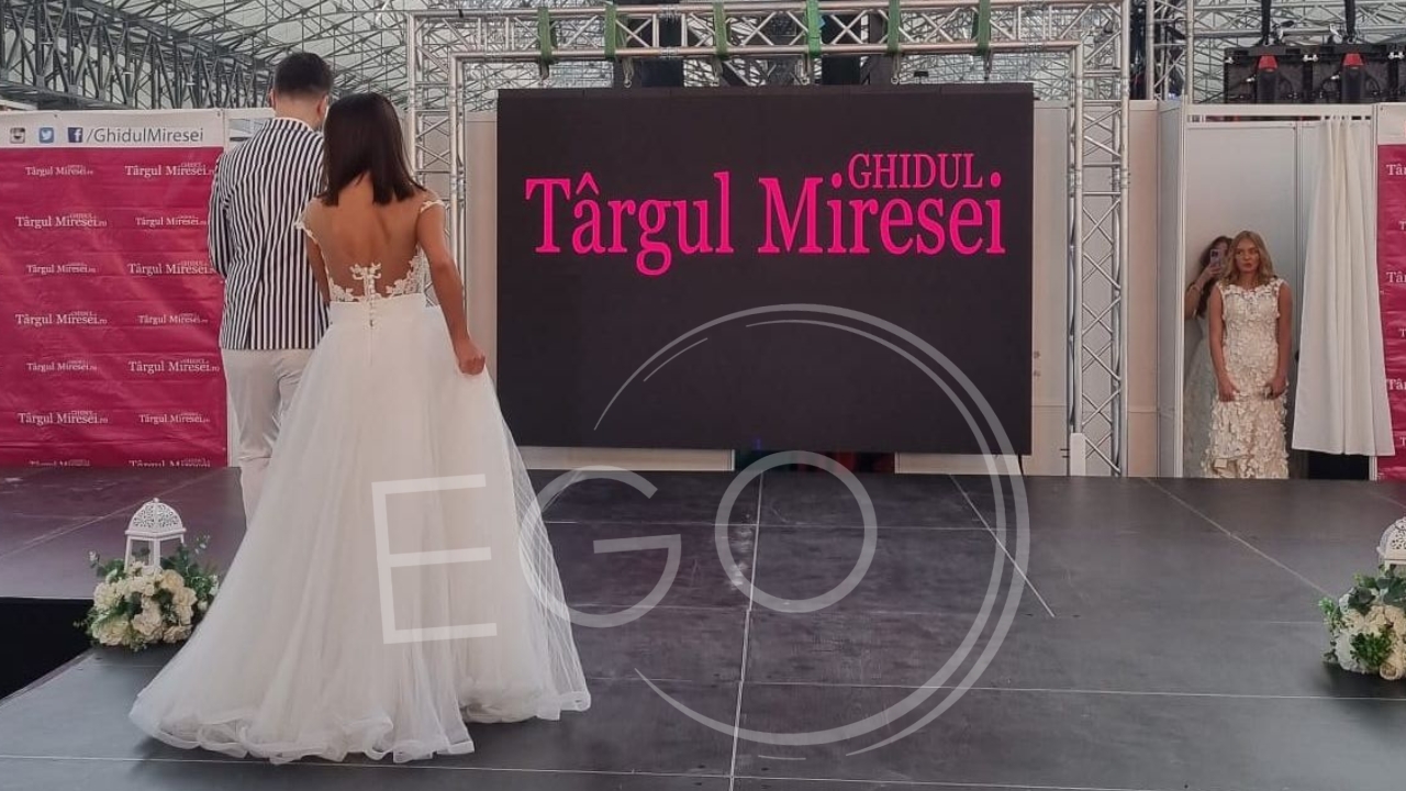 Andreea Antonescu a îmbrăcat rochia de mireasă