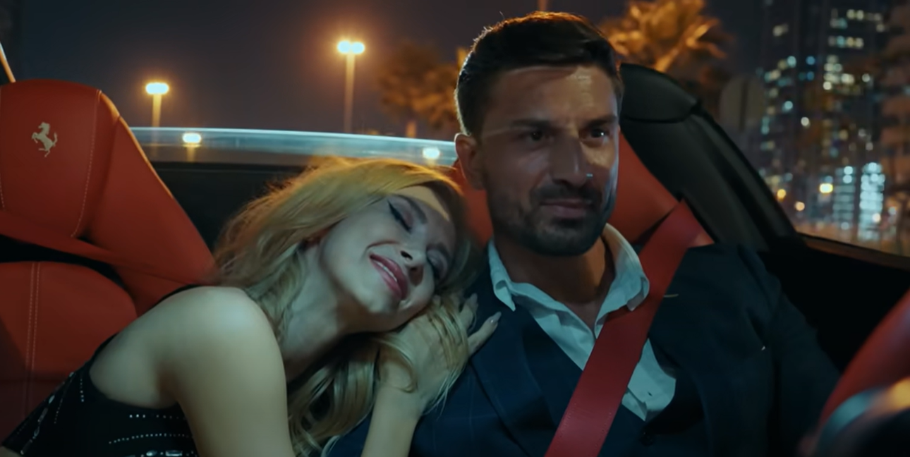 Bărbatul misterios cu care Andreea Bălan apare în ipostaze romantice. Fanii nu au mai văzut-o așa până acum