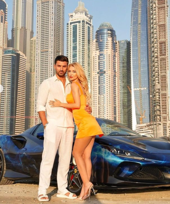 Bărbatul misterios cu care Andreea Bălan apare în ipostaze romantice. Fanii nu au mai văzut-o așa până acum