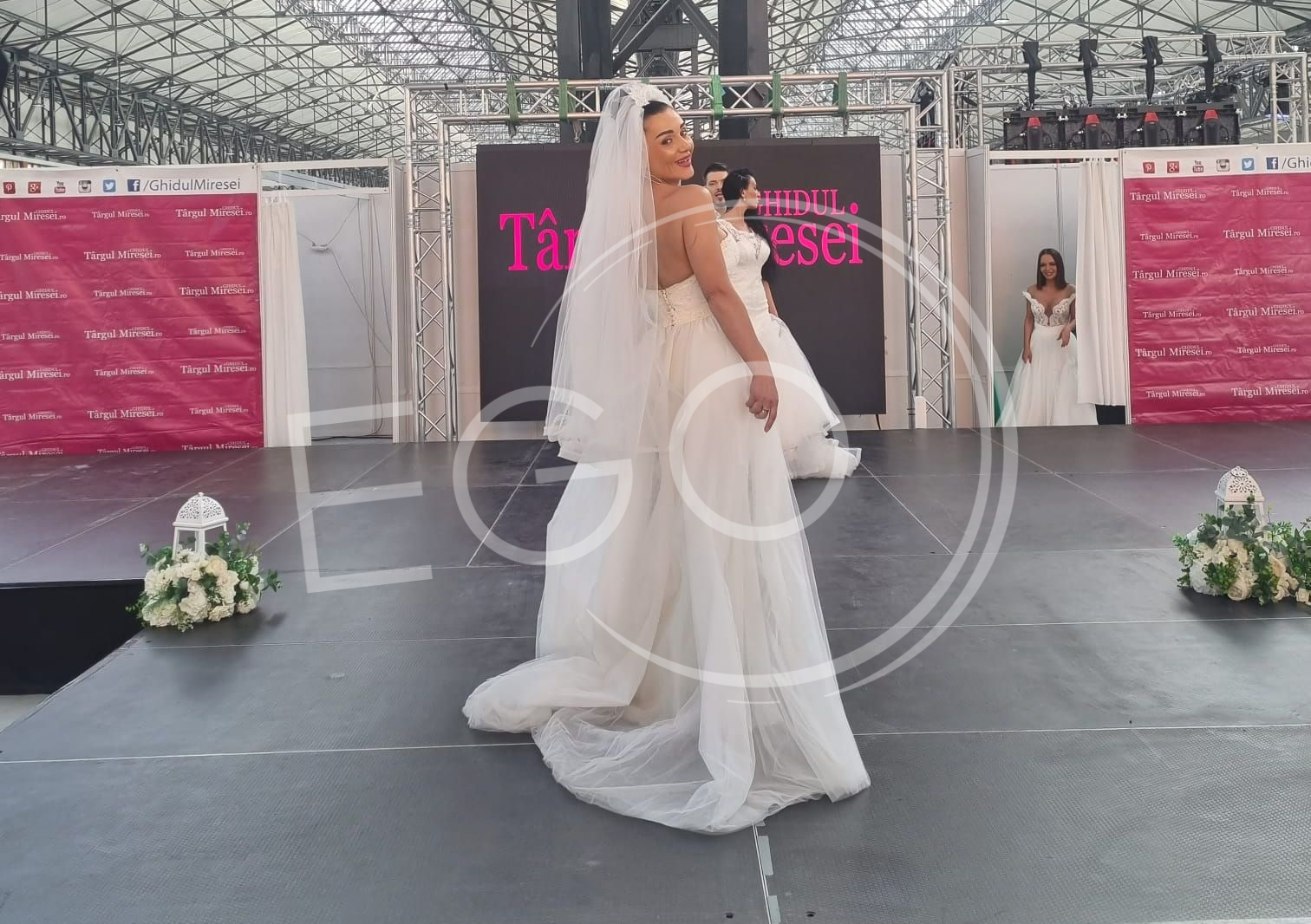 Bianca Rus a îmbrăcat rochia de mireasă
