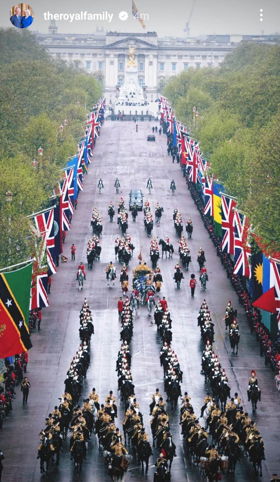 Ce conține coroana istorică purtată de regele Charles la încoronare