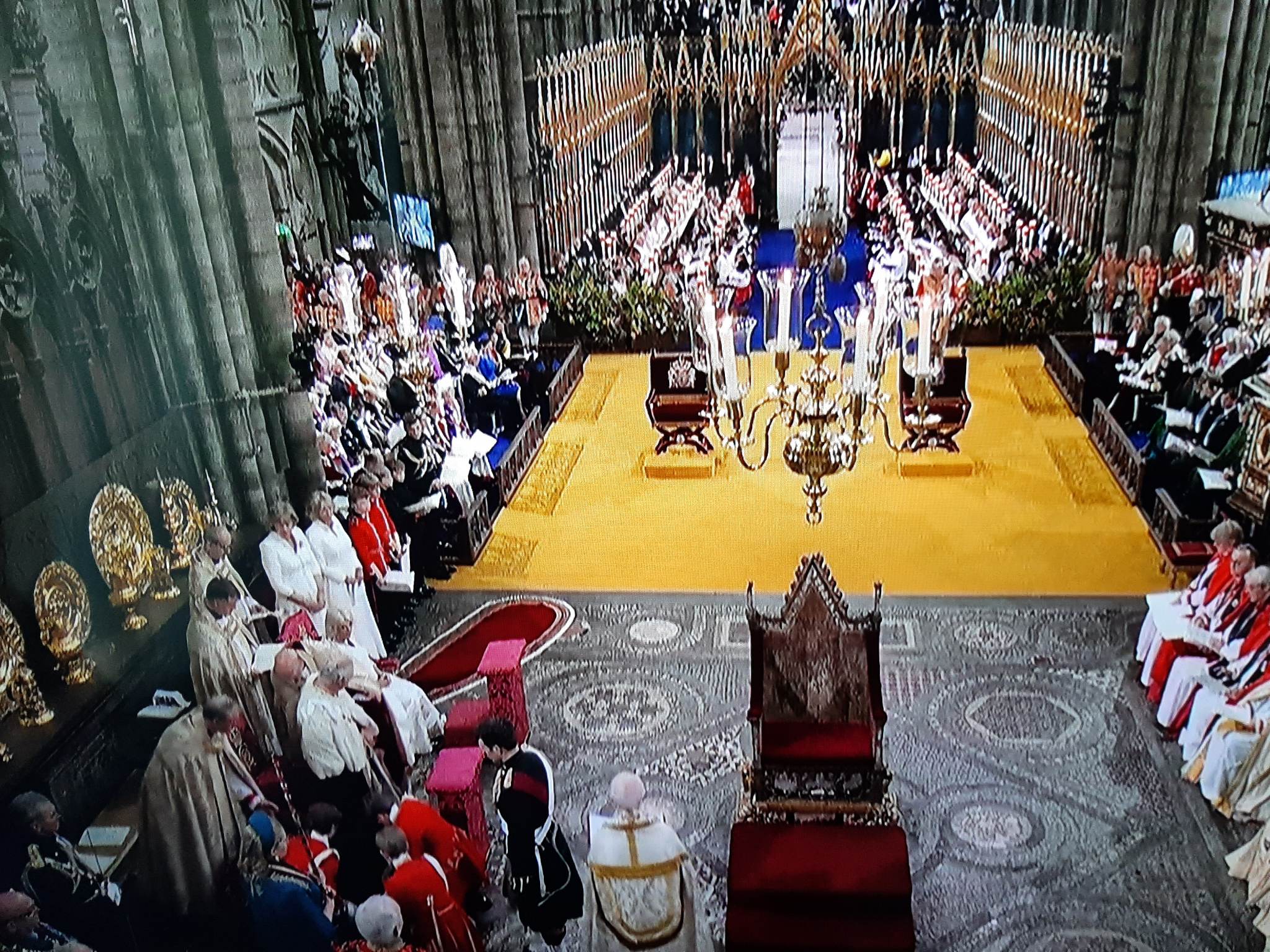 Ce conține coroana istorică purtată de regele Charles la încoronare