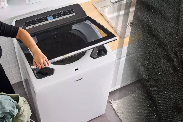 Ce să pui în mașina de spălat pentru a îndepărta scamele de la haine. Metoda simplă pe care trebuie să o încerci