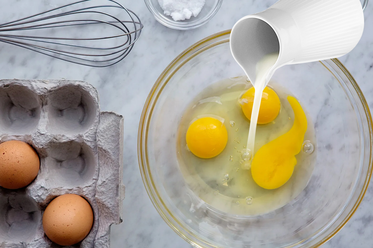 Ce să pui în omletă ca să aibă un gust mai bun. Ingredientul la care nu te-ai fi gândit să îl adaugi