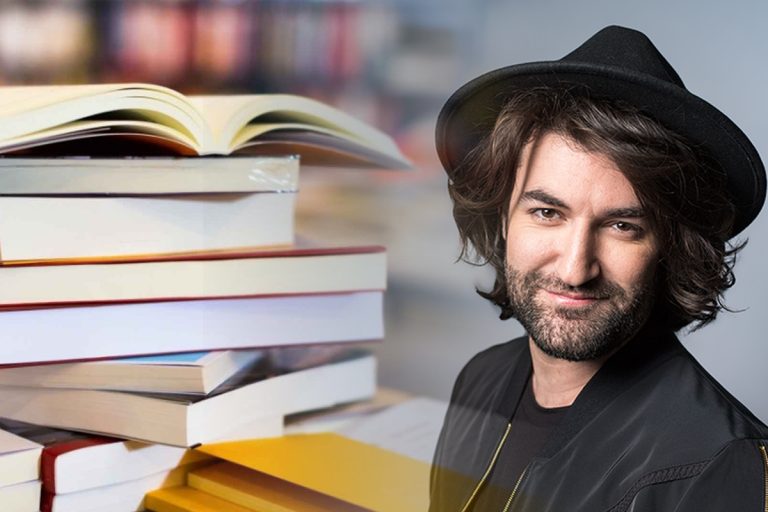 Ce studii are Smiley. Sigur nu te-ai fi gândit că aceasta este de fapt meseria lui de bază