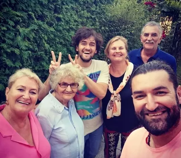 Cine este și cu ce se ocupă Filip Maria, fratele lui Smiley. Puțini știu că cei doi lucrează împreună